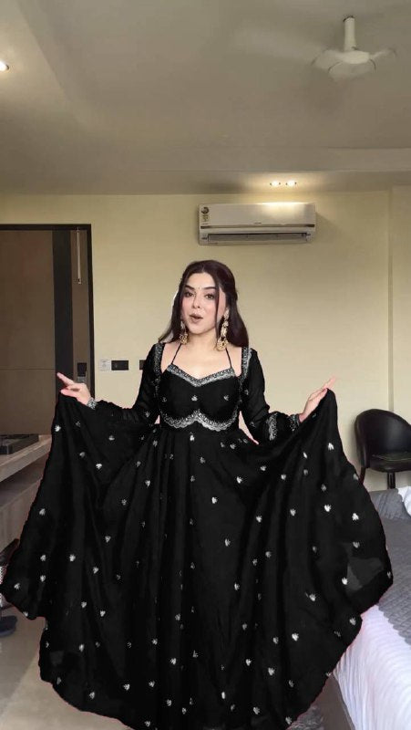 Effortless charm with our exclusive 3-piece set – crafted for comfort