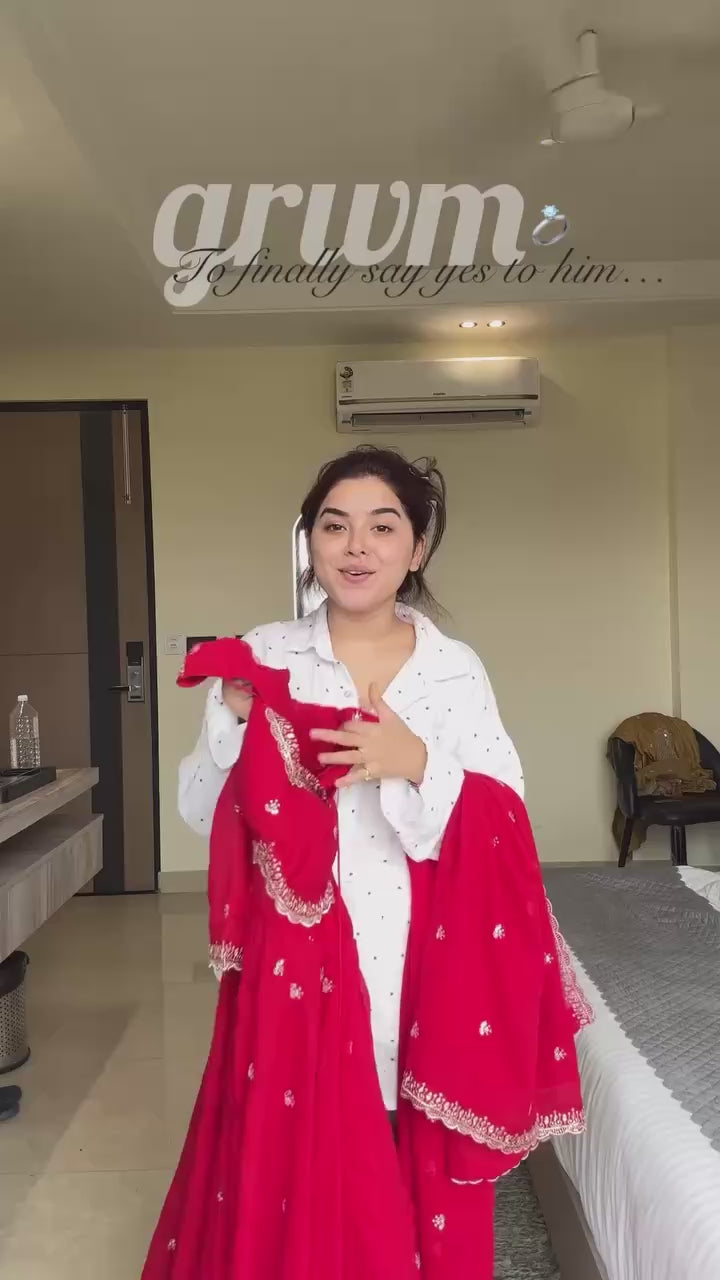 Effortless charm with our exclusive 3-piece set – crafted for comfort